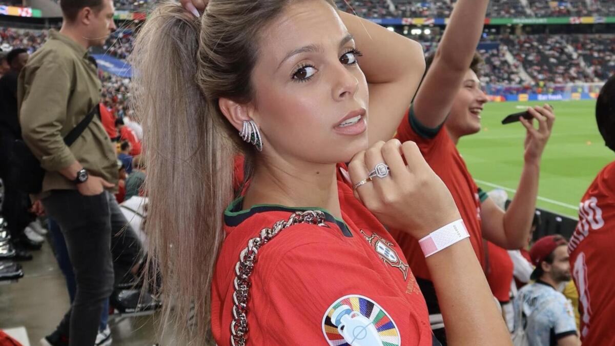 Carolina Cunha e Silva surpreende com look especial para apoiar Pedro Neto