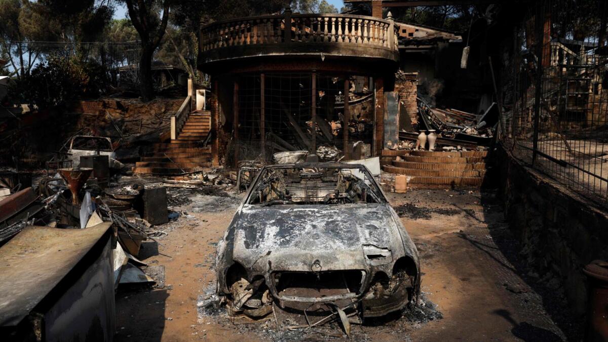 Massive Wildfires Force Hundreds of Thousands to Evacuate Across Spain and France - News Directory 3