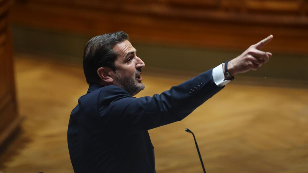 PSD diz que moção caiu "de Marte aos trambolhões" e Luís Neves já deu "todas as explicações"