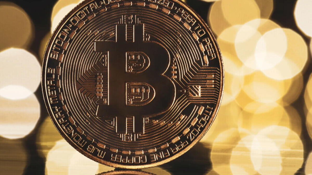 Bitcoin fixa novo recorde histórico de quase 98 mil dólares - JN