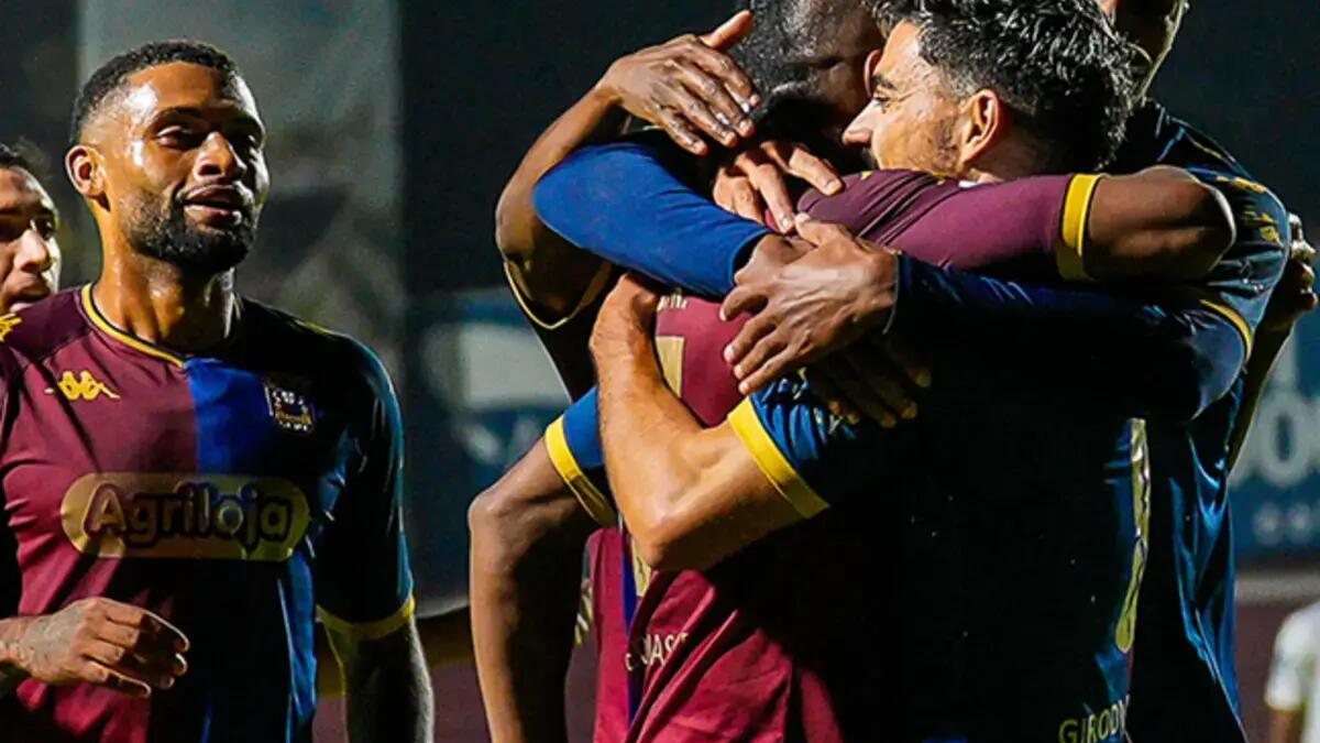 Torreense elimina União de Leiria e está nas "meias" 50 anos depois