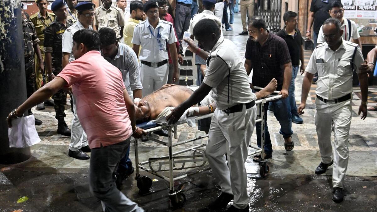 Fuga de multidão em pânico na Índia causa 19 mortos