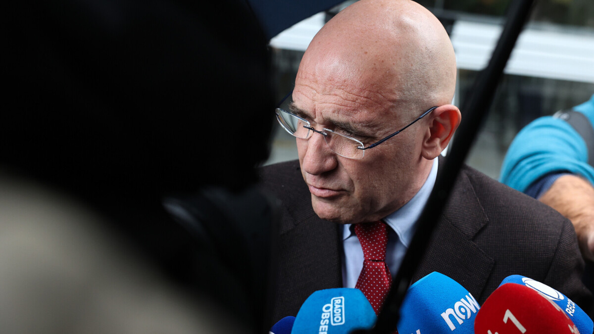 Passos Coelho Unfazed by Ventura's Presidential Endorsement: 'Why Would I Be Bothered?'