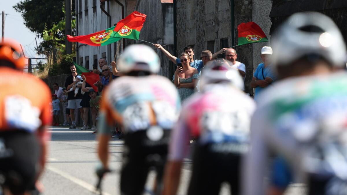 Volta a Portugal cycling race causes traffic disruption in Porto, Gaia, and Maia on Sunday