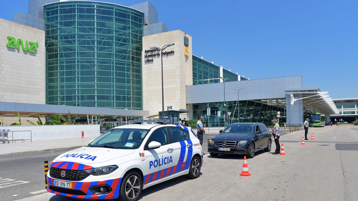 Woman Arrested for Extorting Over Half a Million Euros in Sextortion Scam at Lisbon Airport