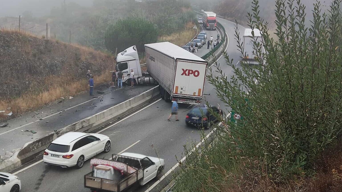 Truck Crash on IP3 Highway Causes Injury and Major Traffic Disruption Between Viseu and Coimbra