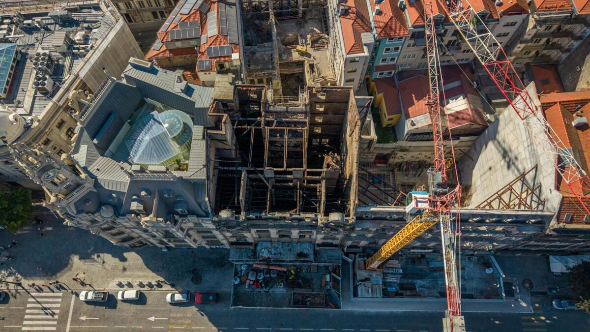 fire-destroys-building-under-renovation-on-porto-s-avenida-dos-aliados