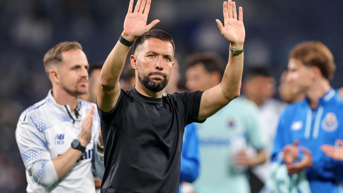 Farioli foca no futuro após vitória do FC Porto no jogo de apresentação