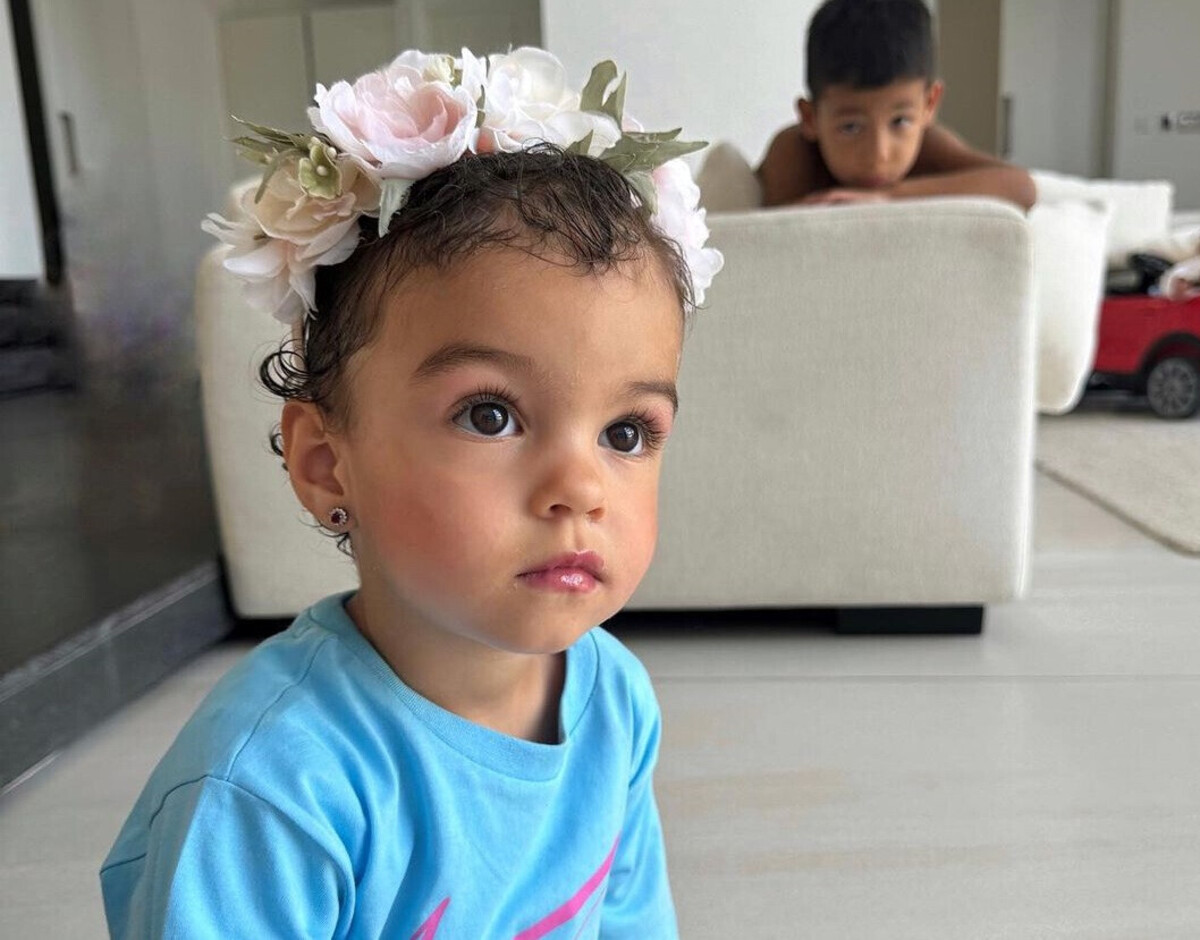 Cristiano Ronaldo celebra segundo aniversário de Bella Esmeralda - JN