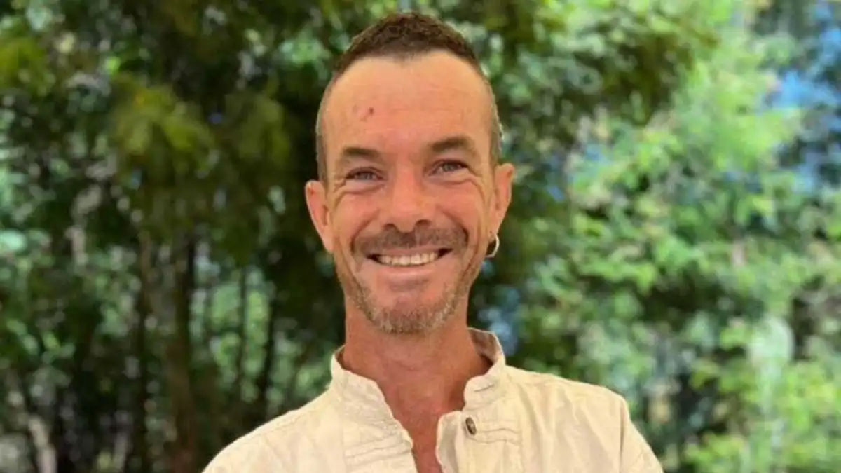 Edouard DeHorne mudou-se para Portugal em 2022, tendo residência na aldeia histórica de Monsanto