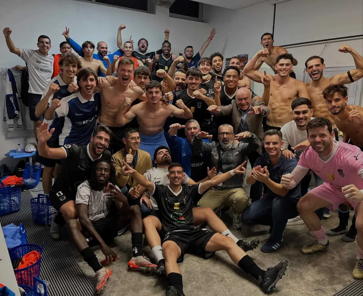 Festa no balneário após a histórica vitória sobre o Feirense