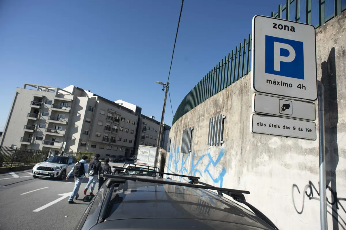 Faltam passeios, mas há lugares de estacionamento pago