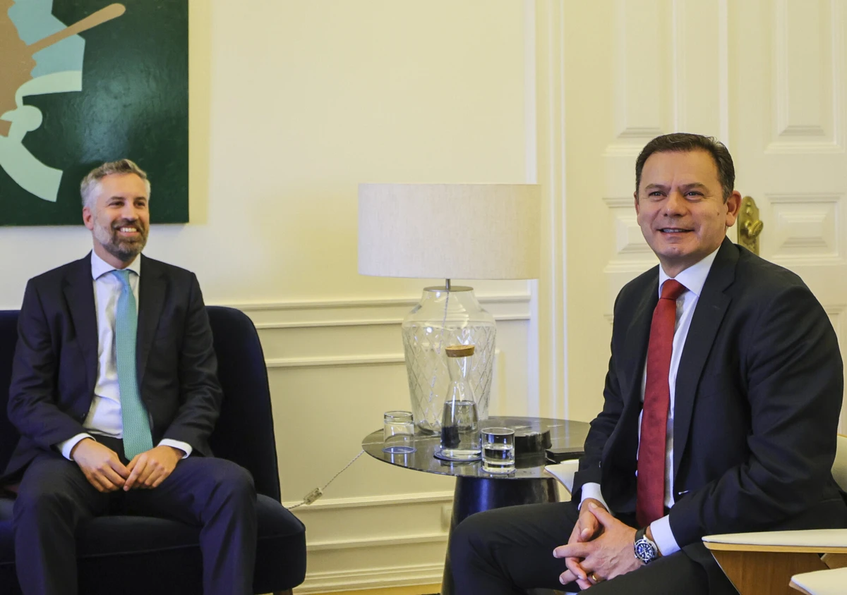 Pedro Nuno Santos, líder do PS, e Luís Montenegro, primeiro-ministro