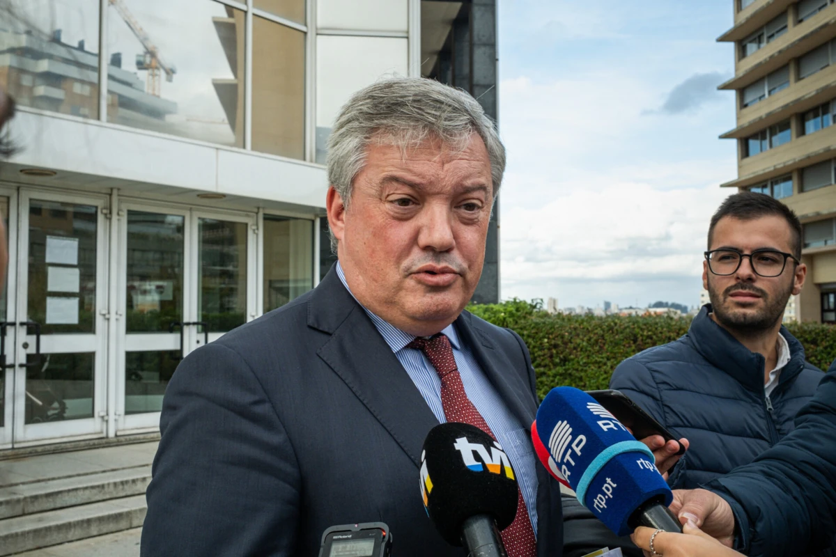 Eduardo Vítor Rodrigues, autarca de Gaia, à saída do tribunal no final da primeira sessão
