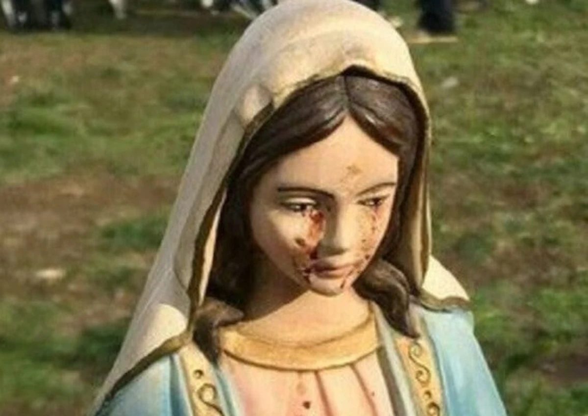 Mulher alegou ter visto a estátua da Virgem Maria chorar lágrimas de sangue