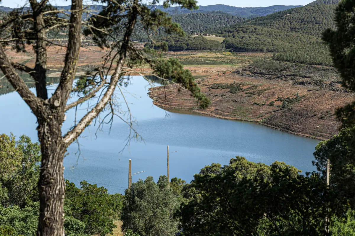 Albufeira da barragem de Odeáxere, no barlavento algarvio