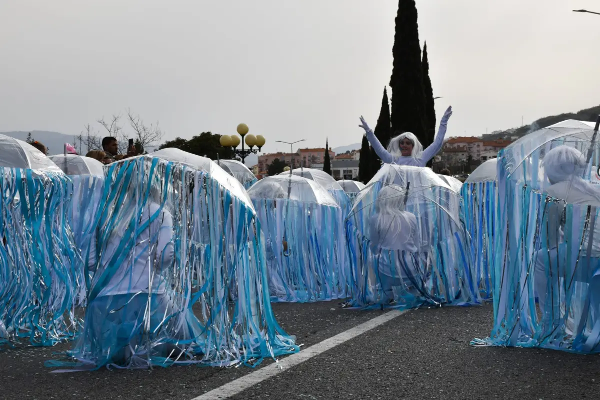 Os destaques do programa são o Corso Social e o desfile Carnaval do Mundo.