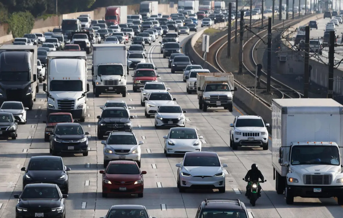 Chefe de Estado norte-americano retirou metas para aprimorar consumo de combustíveis por novos veículos.