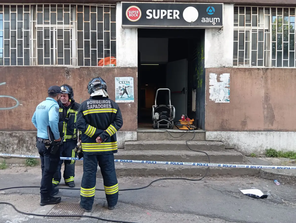 A petição salienta que "o BA, que devia ser um espaço seguro de convívio entre estudantes, transformou-se num palco de violência, permissividade e perigo"