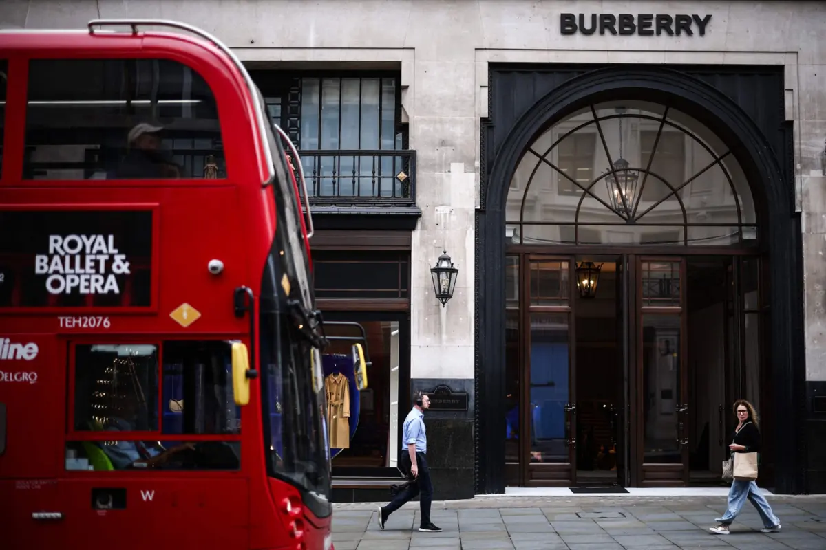 A Burberry vem enfrentando uma queda na procura entre os consumidores na China, um dos seus maiores mercados, o que prejudicou significativamente as vendas