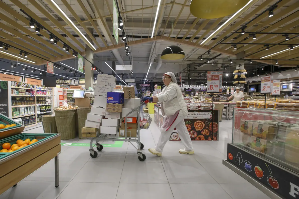 Sindicato defende a promoção automática dos operadores de armazém e loja até à categoria profissional de operador principal