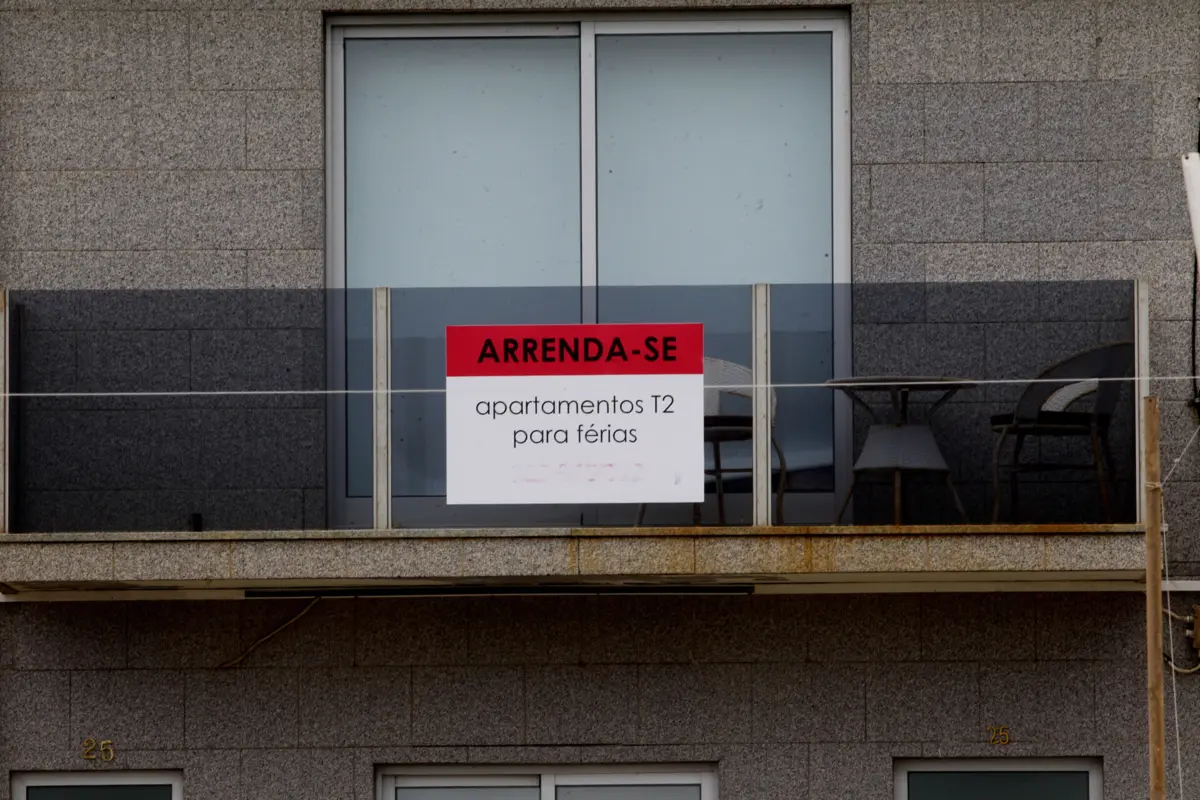 Senhorio alugou aparatamento de emigrante várias vezes