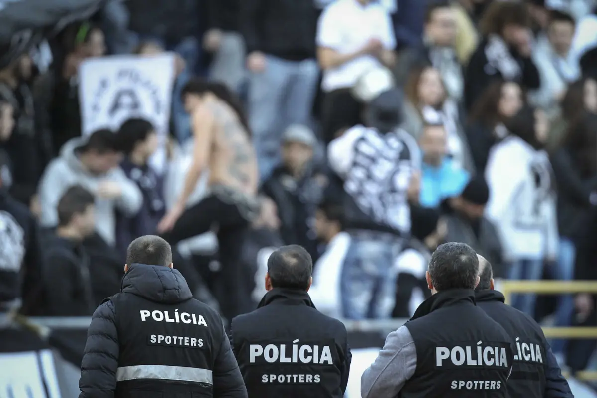 Falta de agentes de autoridade para ocorrer a tantos eventos tem gerado dificuldades no controlo da segurança dos jogos