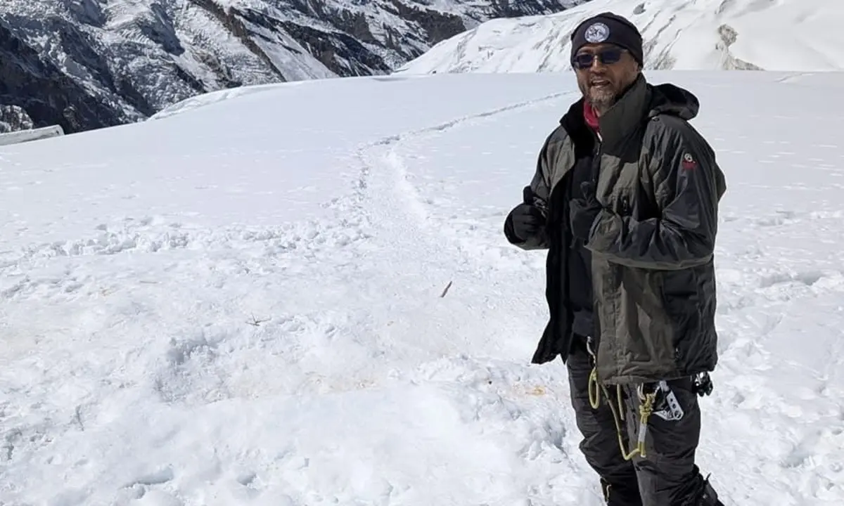 Chin Tark Chan durante a ascensão ao Himlung Himal, antes de adoecer