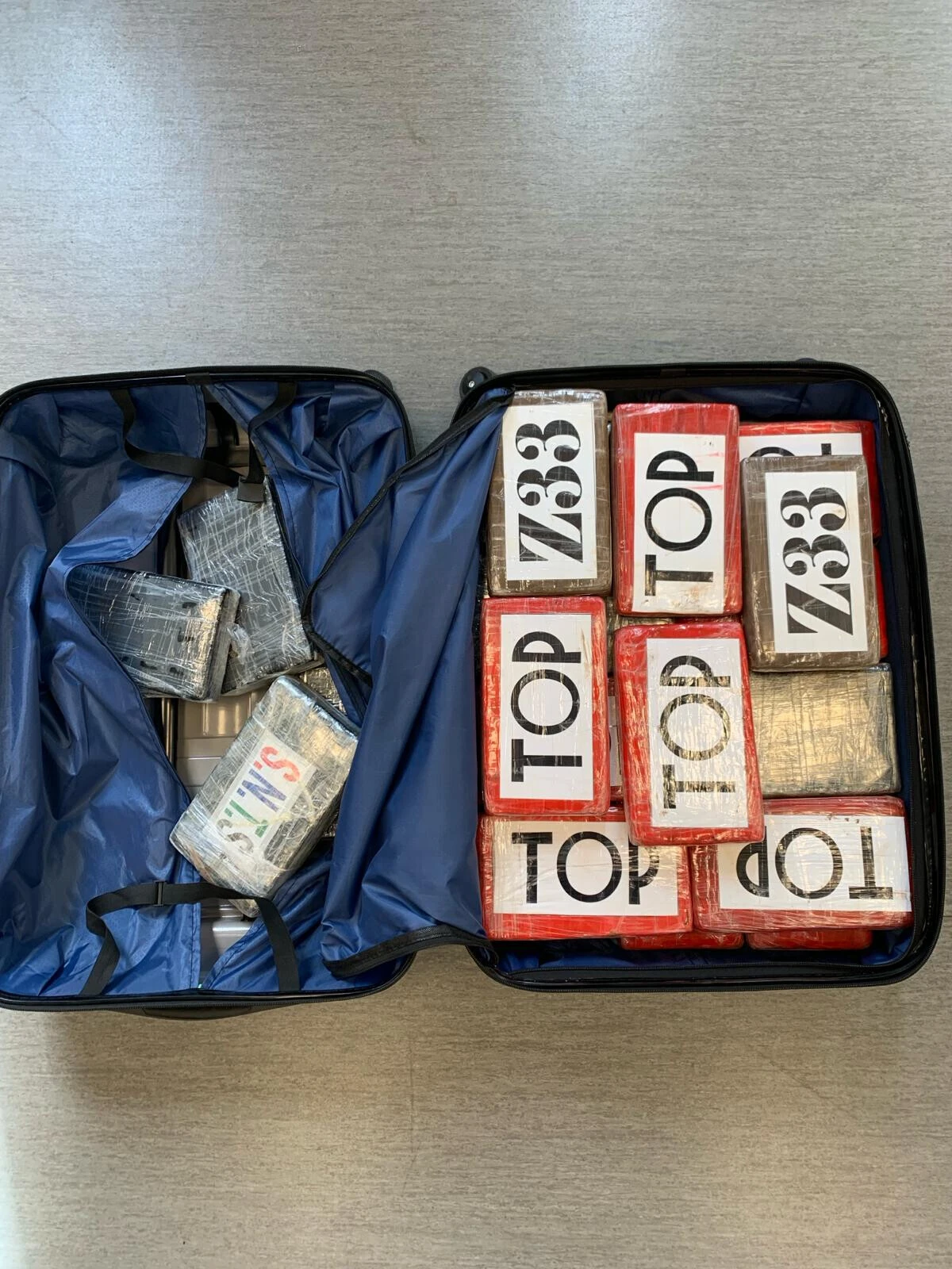 Cocaína foi transportada em duas malas sem camuflagem