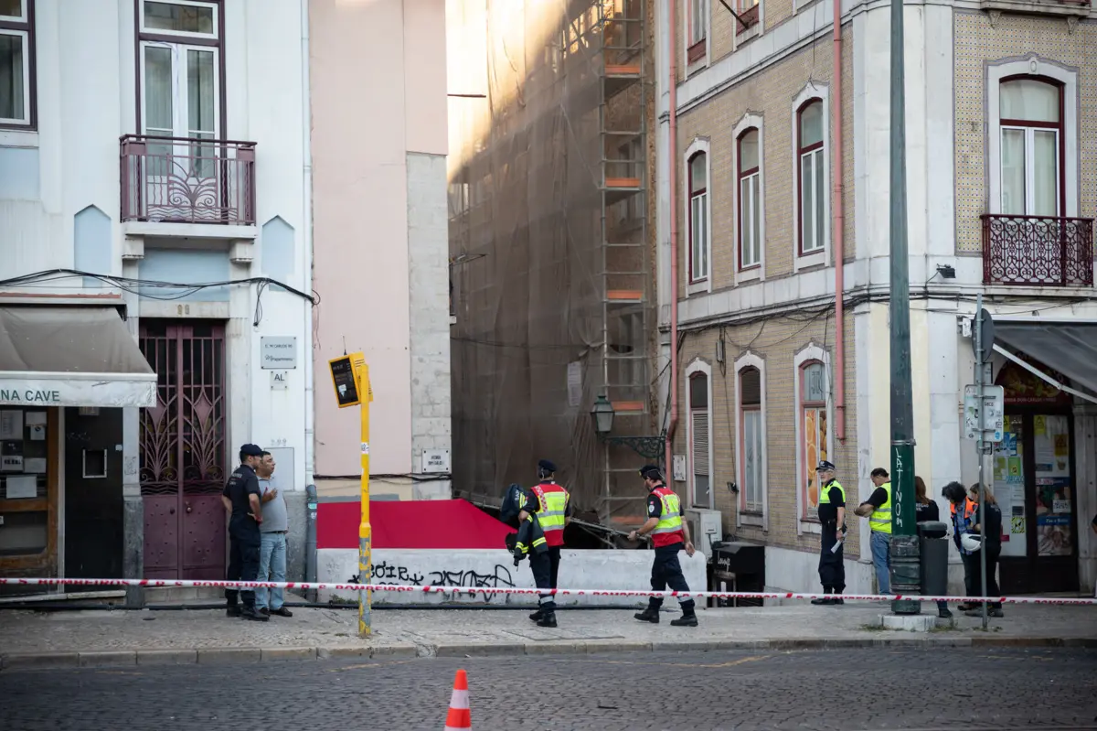 Trabalhador foi apanhado por desmoronamento nesta obra e morreu