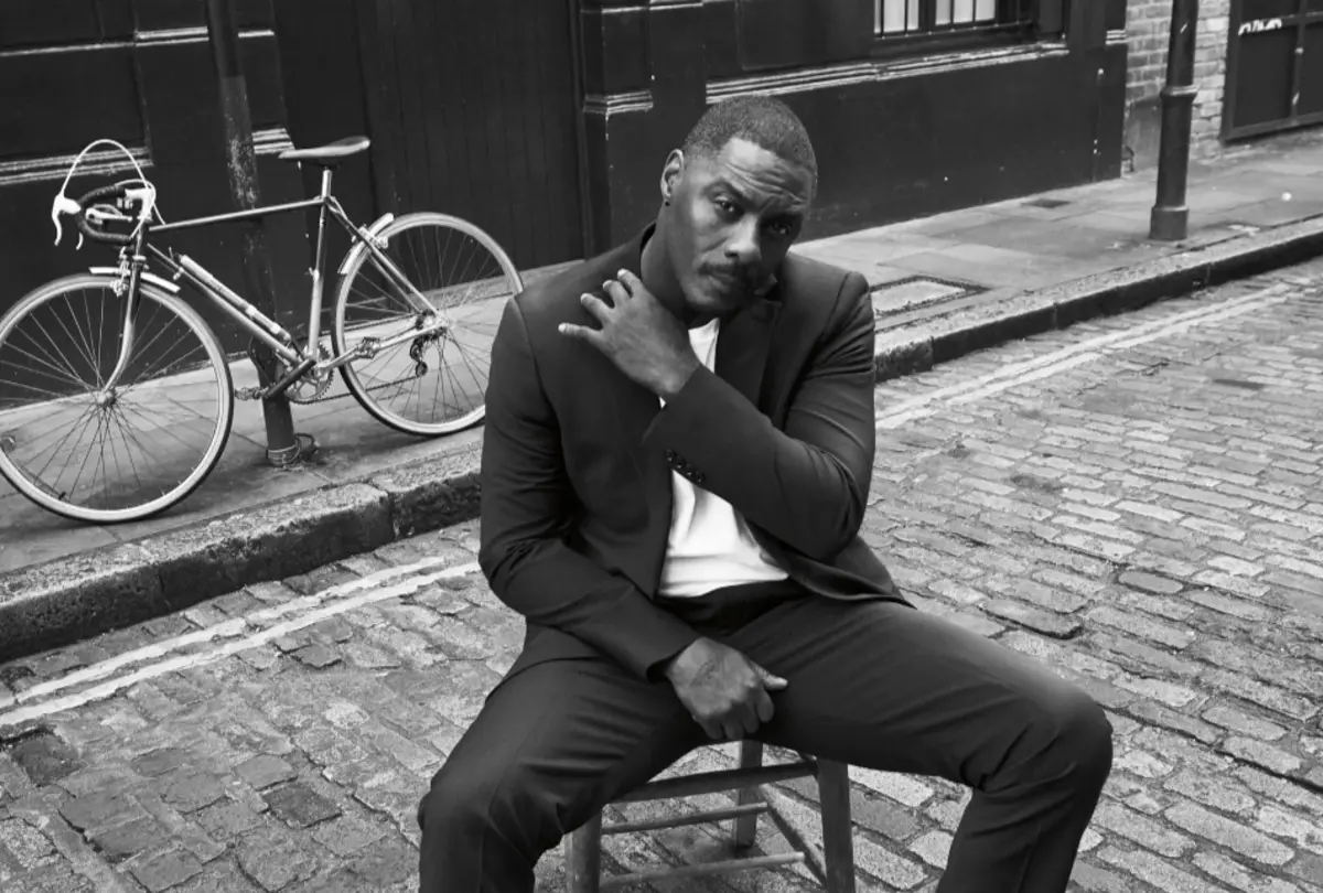 O ator aparece na campanha a percorrer as ruas de Londres