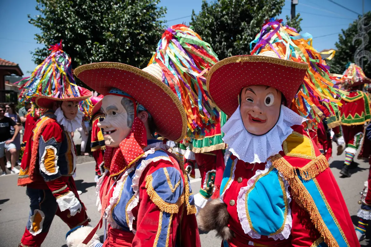 Bugios e Mourisqueiros aninam S. João de Sobrado, em Valongo