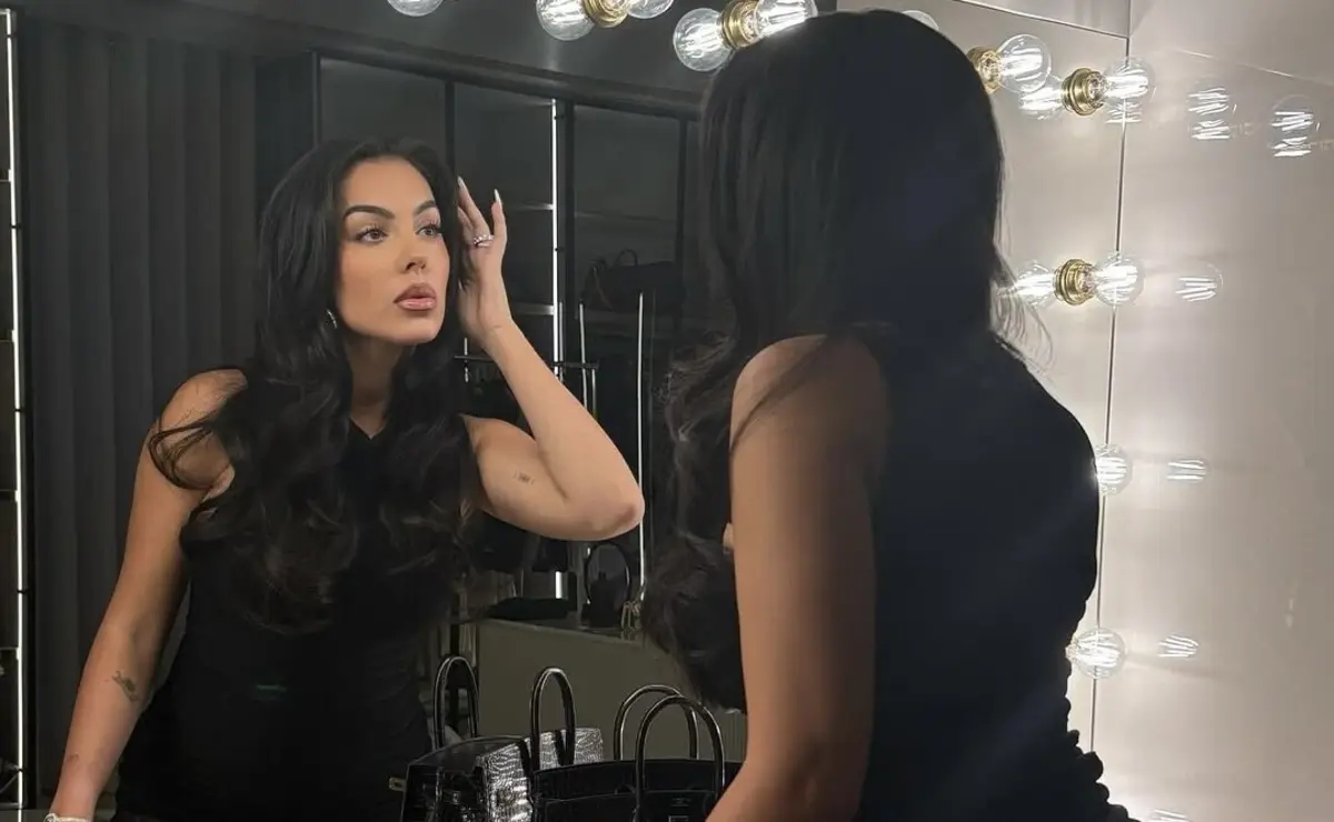 Georgina Rodriguez mostrou-se vestida com um coordenado saia e casaco tweed