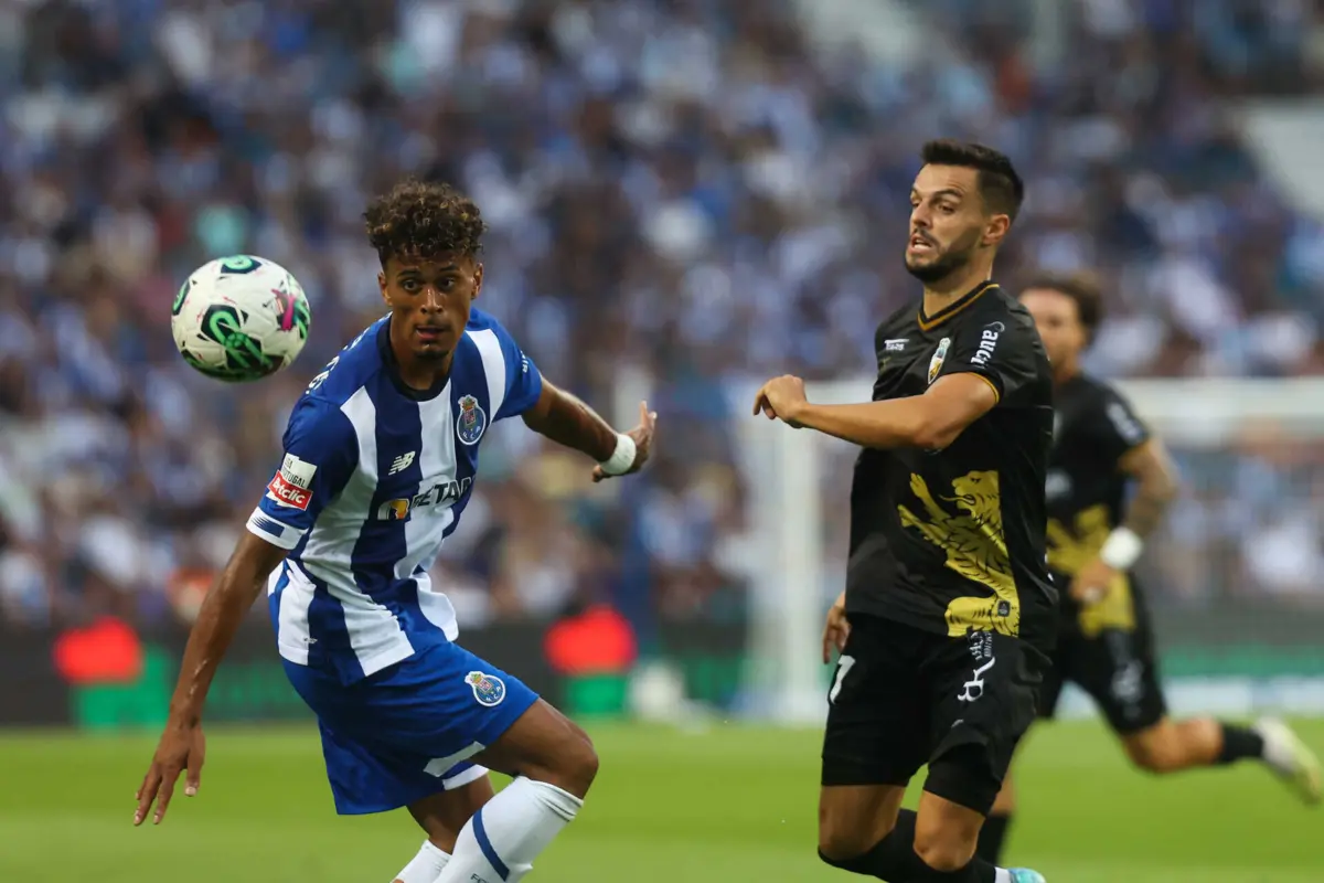 Gonçalo Borges brilhou no jogo do F. C. Porto com o Farense e tem clubes interessados
