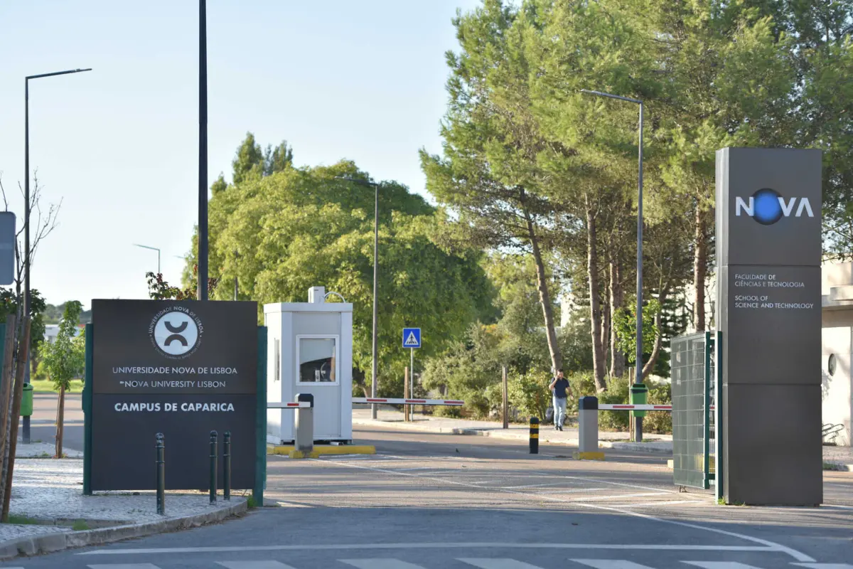 Imagem de contexto do artigo Bebé morre dentro de carro estacionado em campus de faculdade