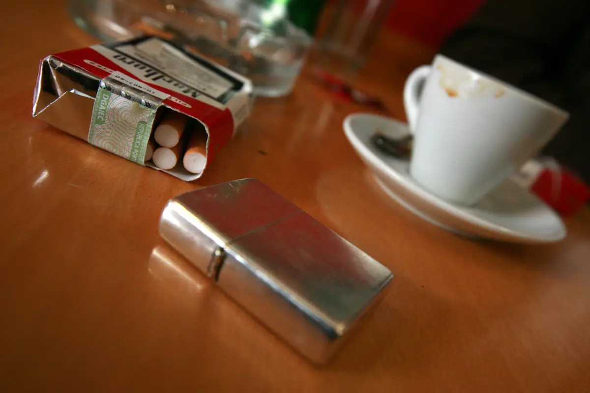 Ladrão assaltou café na Maia e levou dinheiro e vários maços de tabaco