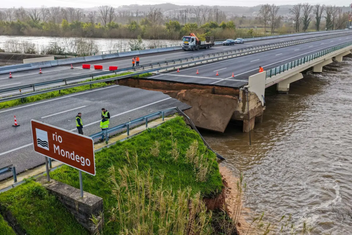 Imagem de contexto do artigo Troço da A1 sem prazo para reabrir preocupa empresários
