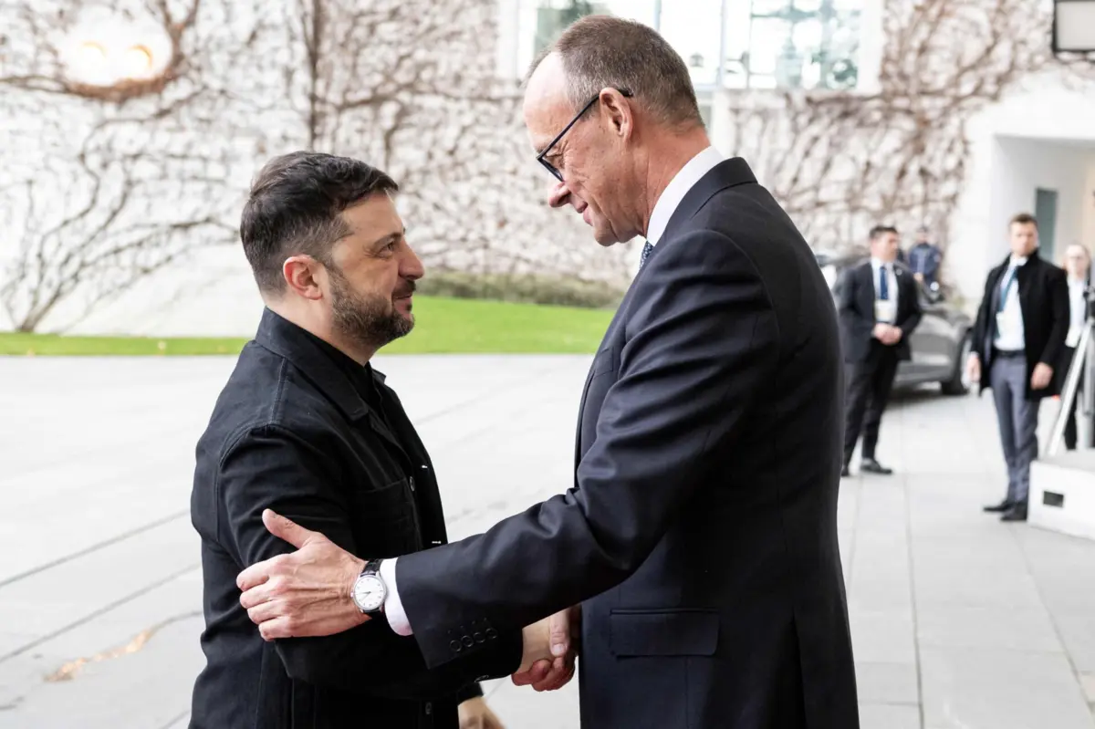 Volodymyr Zelensky e Friedrich Merz, chanceler alemão
