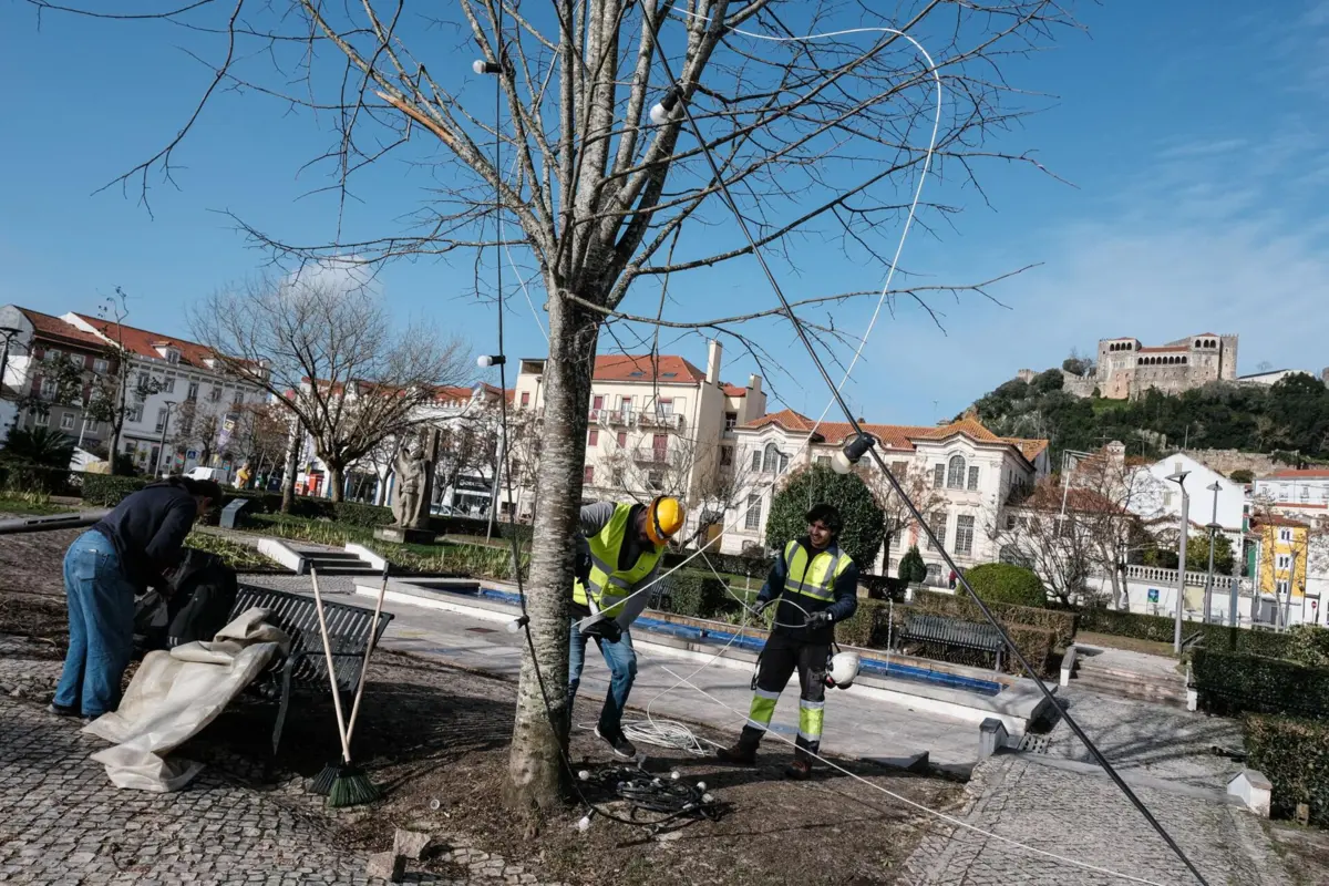 Jardim Luís de Camões perdeu várias árvores e corre o risco de inundar, tal como a baixa da cidade