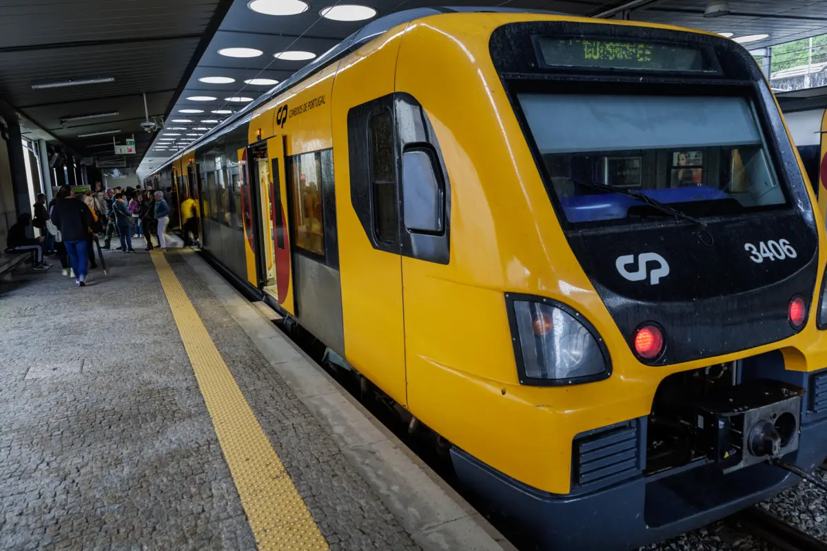 Imagem de contexto do artigo Novo passe de comboios só pode ser usado nos urbanos fora das áreas metropolitanas do Porto e Lisboa