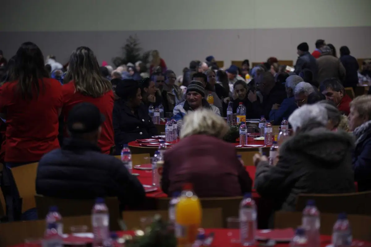 Imagem de contexto do artigo Câmara do Porto oferece jantar de Natal a sem-abrigo e famílias carenciadas