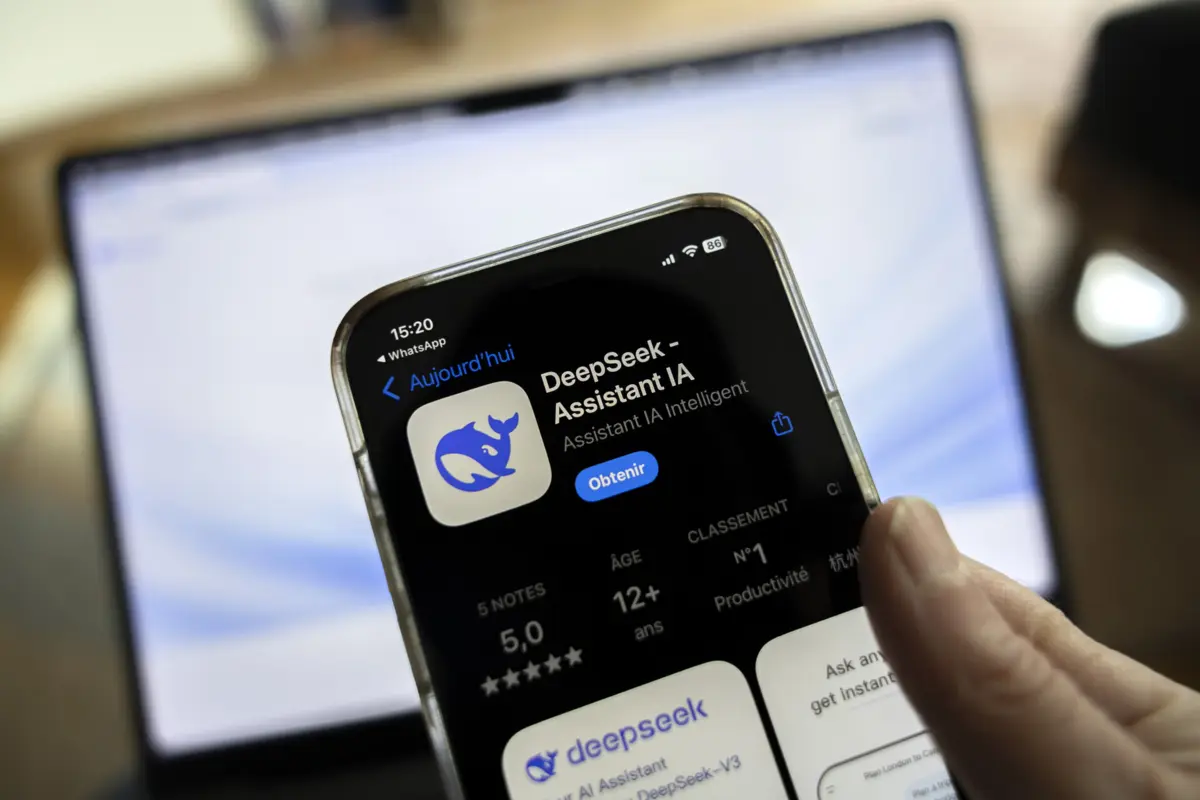 Aplicação chinesa de inteligência artificial DeepSeek liderou a tabela de descargas na App Store no início da semana