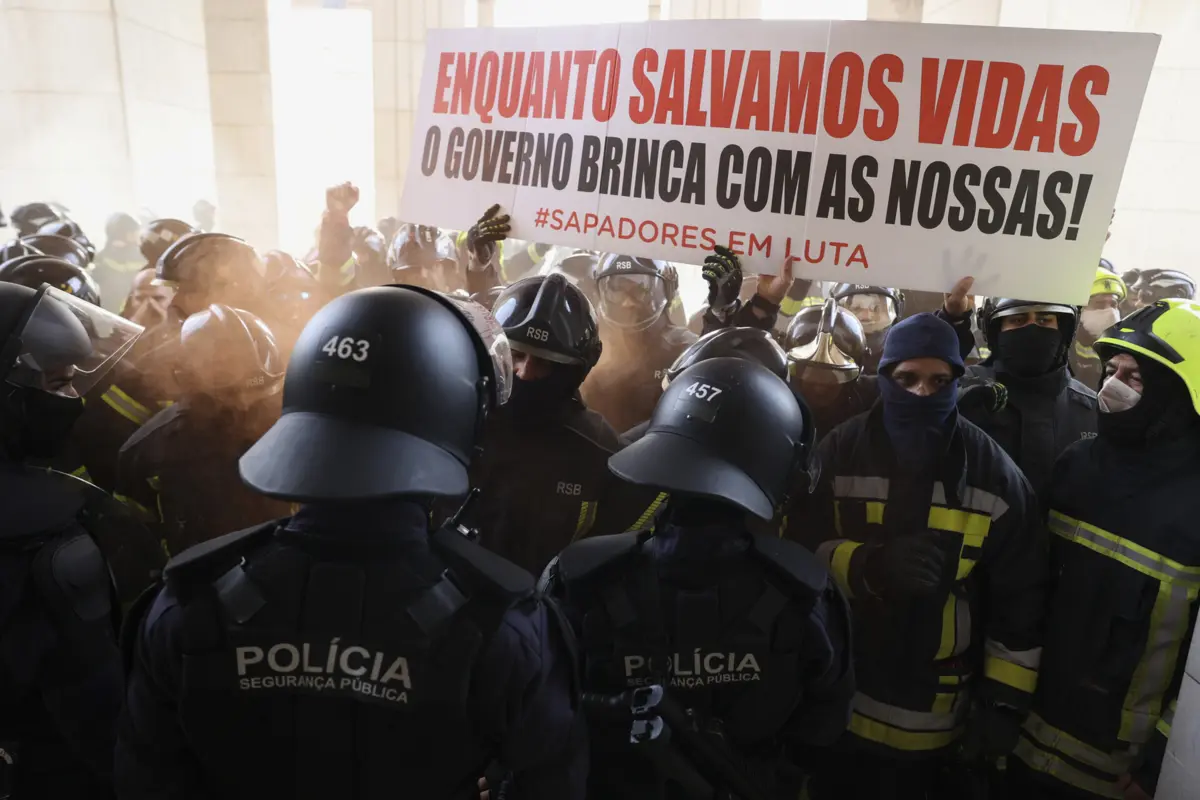 Imagem de contexto do artigo As razões da revolta dos bombeiros