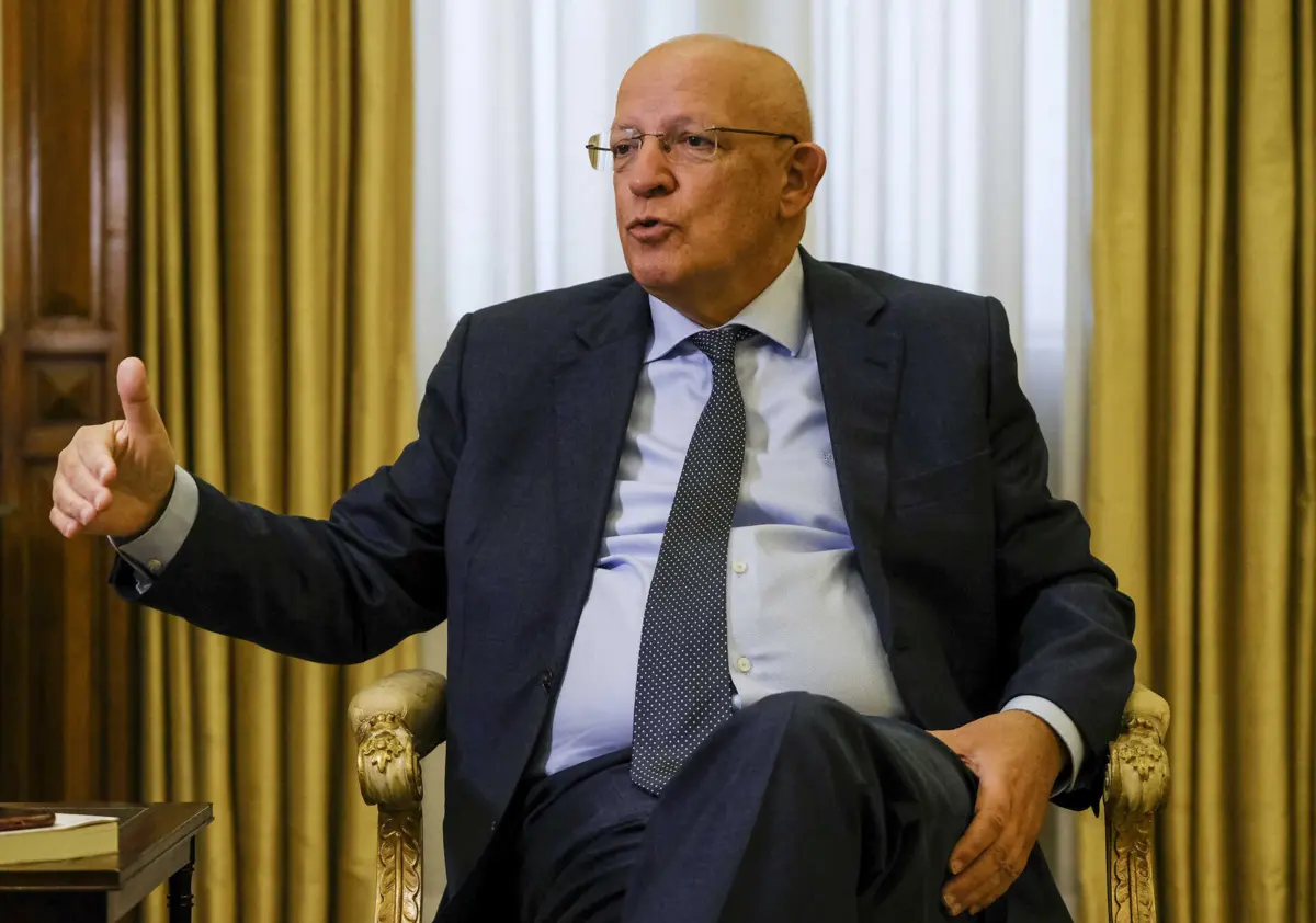 Augusto Santos Silva repete a candidatura