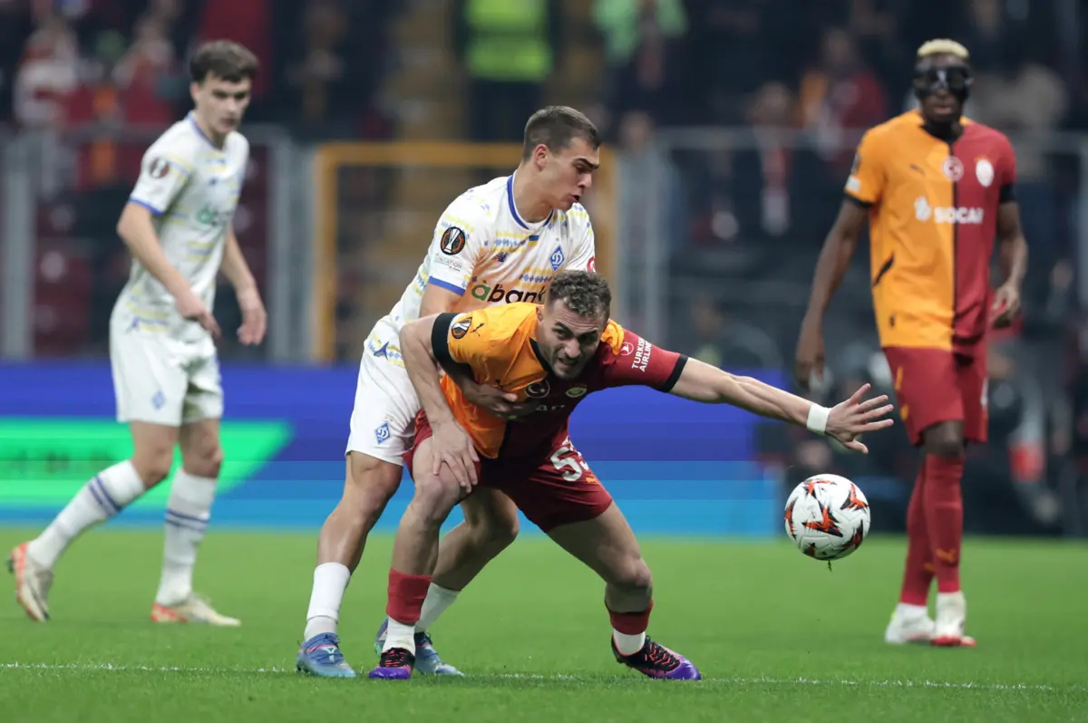 A polémica voltou a marcar presença num jogo do Galatasaray