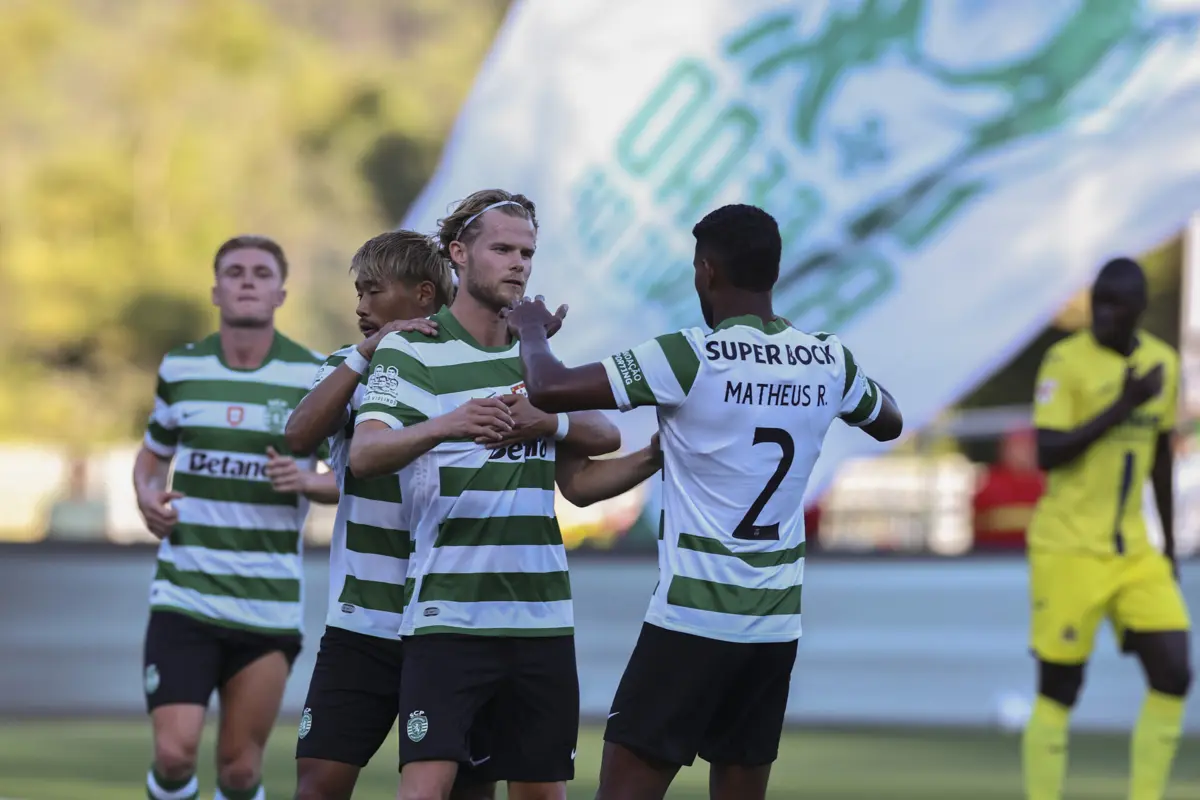 Leões celebram o golo do capitão Hjulmand