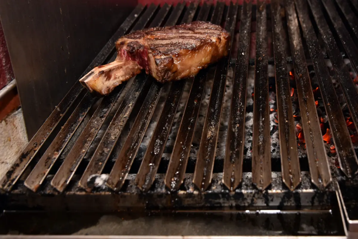 Crime foi cometido por causa do posicionamento do grelhador