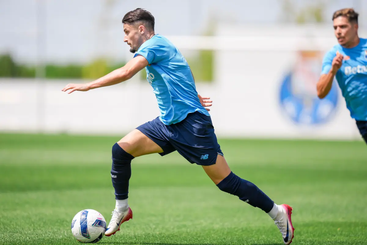 Borja Sainz foi um dos jogadores do F. C. Porto em ação no Olival