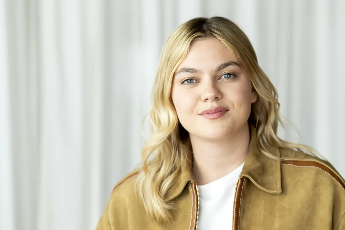 Aos 28 anos, Louane é uma das favoritas à vitória na Eurovisão