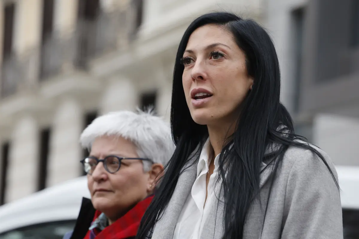 Internacional espanhola à saída do tribunal